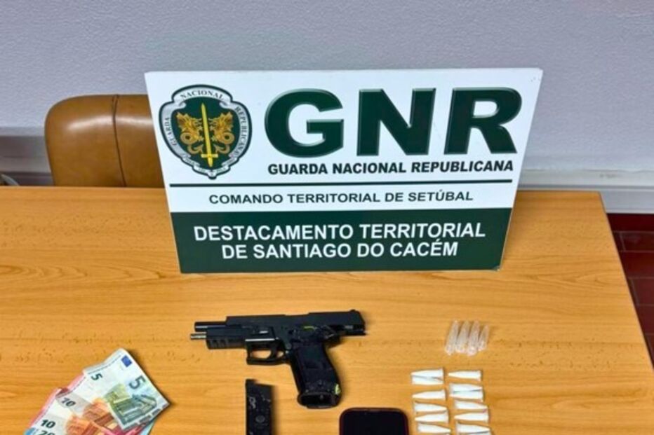 GNR detém suspeitos por tráfico de droga em Sines e apreende cocaína, arma e dinheiro