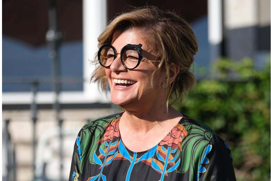 Júlia Pinheiro apresenta novos óculos e programa