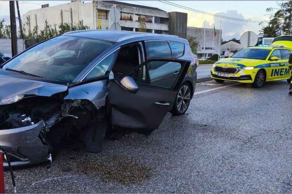 Colisão no IC2 faz quatro feridos