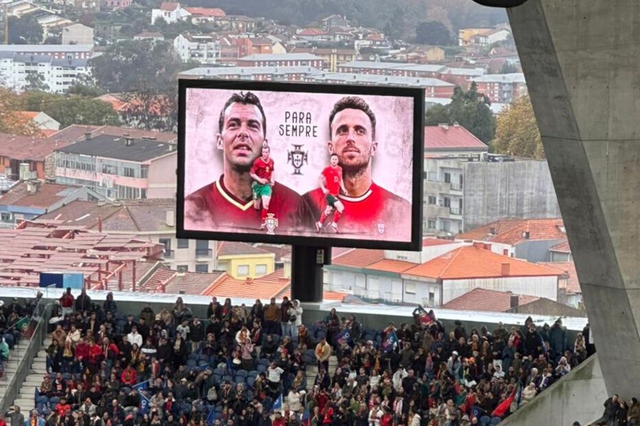 Estádio do Dragão homenageia Diogo Jota e Jorge Costa antes do jogo Portugal-Arménia