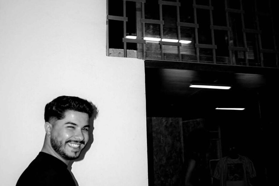 Cantor d'Os Vizinhos descobre paternidade em concerto no Alentejo