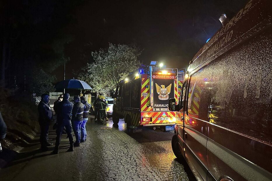 Homem encontrado morto no rio Ave, em Famalicão; bombeiros e GNR no local