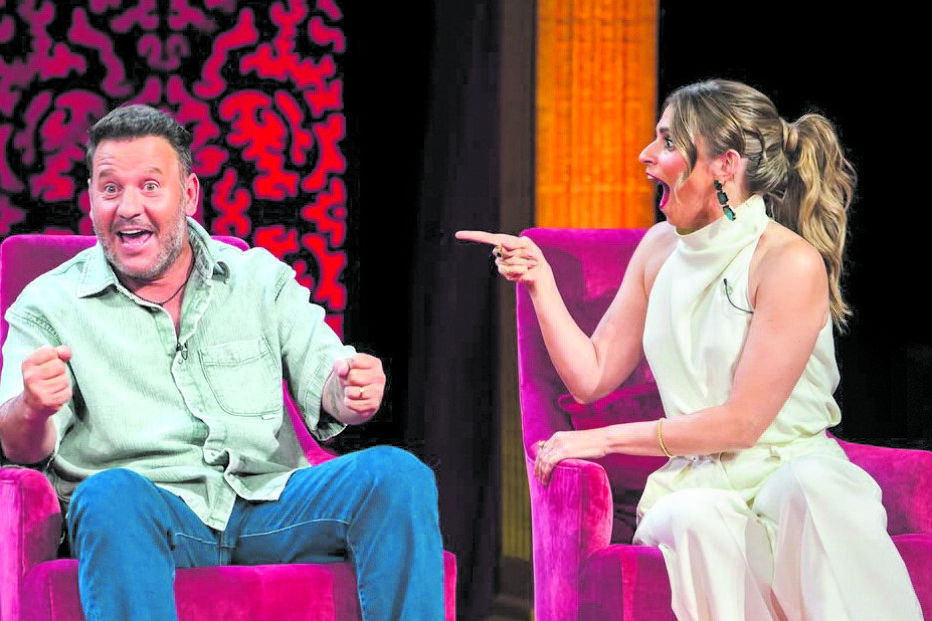 Benedita Pereira (ao lado de Cândido Costa) foi convidada do ‘Taskmaster’ a 4 de outubro 