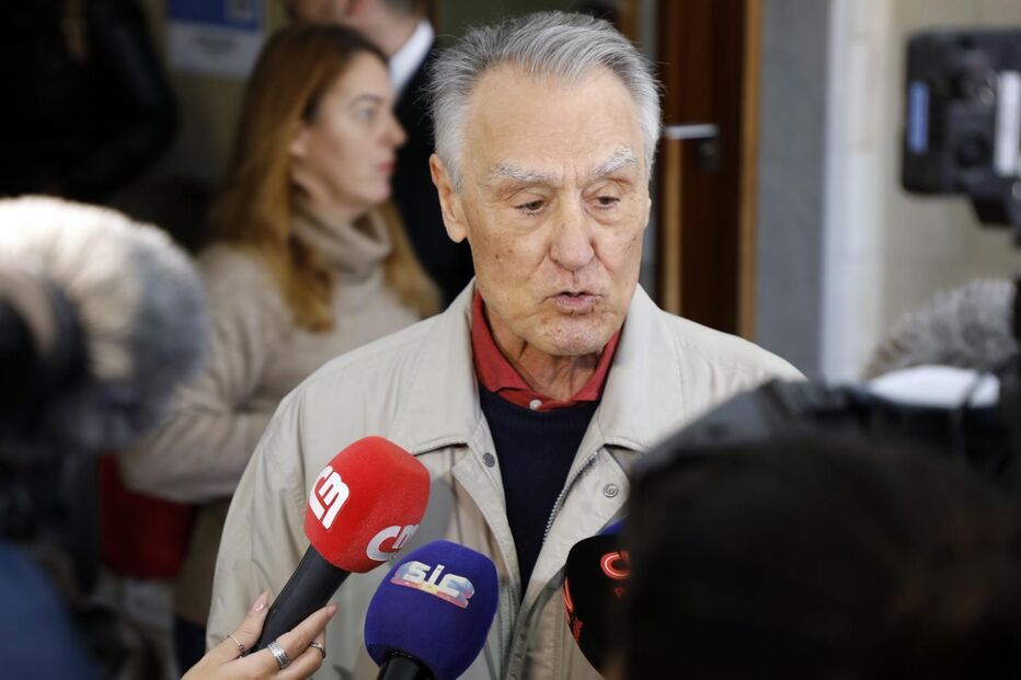 Cavaco Silva destaca importância da paz em debate sobre Angola, num contexto de tensões internacionais