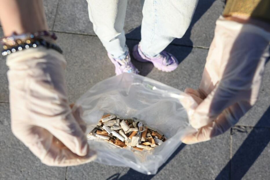 Estudantes do Porto recolhem beatas para sensibilizar para os impactos do tabaco