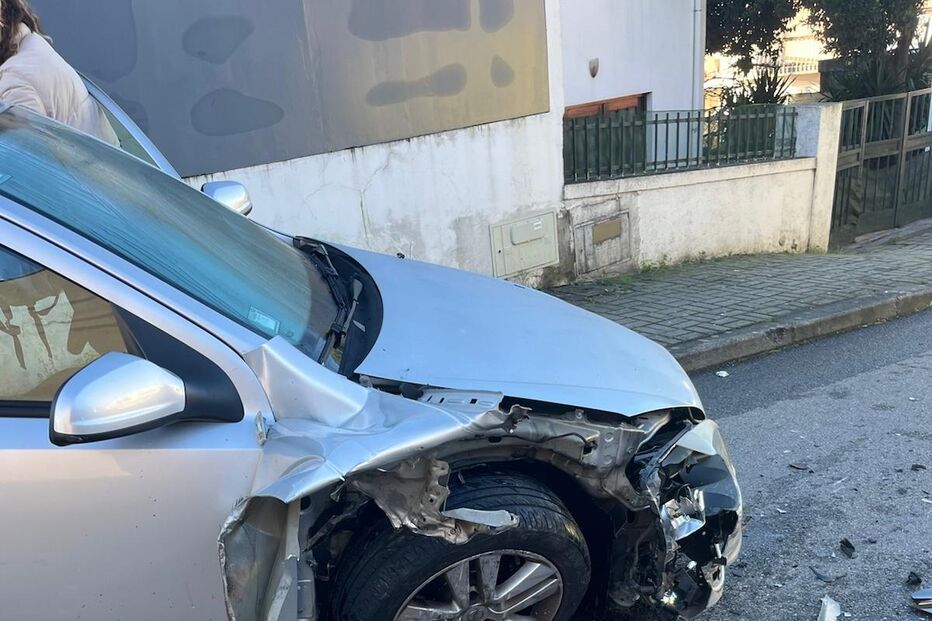 Acidente na Feira: três feridos, incluindo duas crianças, mãe e filha entre as vítimas