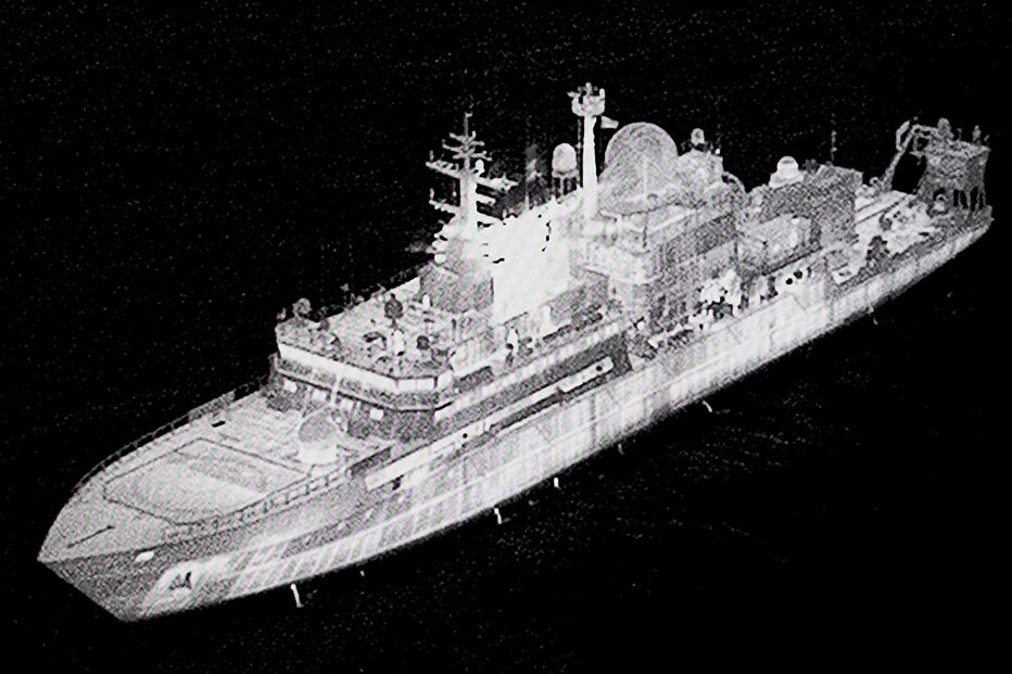 Navio russo detetado em águas britânicas
