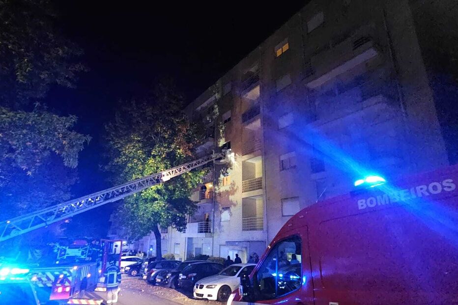 Incêndio destrói parcialmente apartamento em Gaia