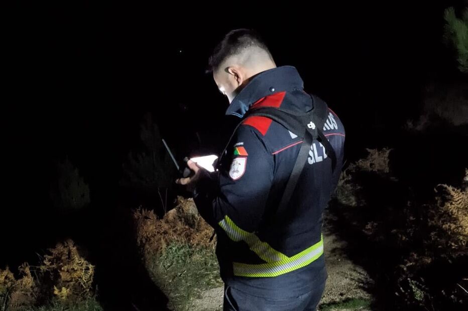 Bombeiros em operação de resgate de três pessoas no Gerês