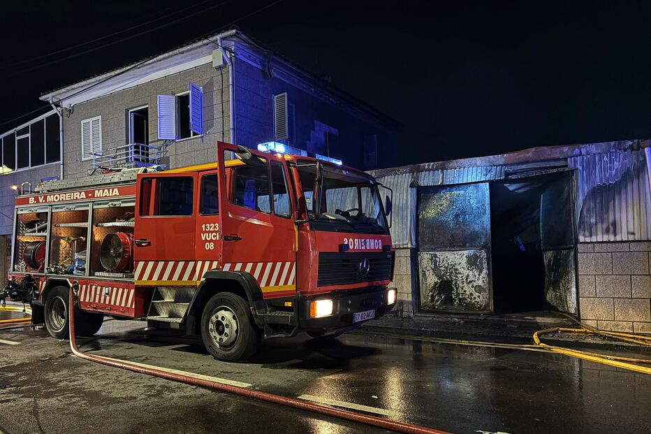 Incêndio em garagem na Maia