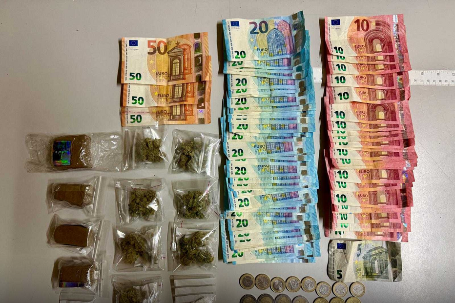 Estafeta detido no Areeiro, Lisboa, com haxixe, liamba e mais de 1300 euros