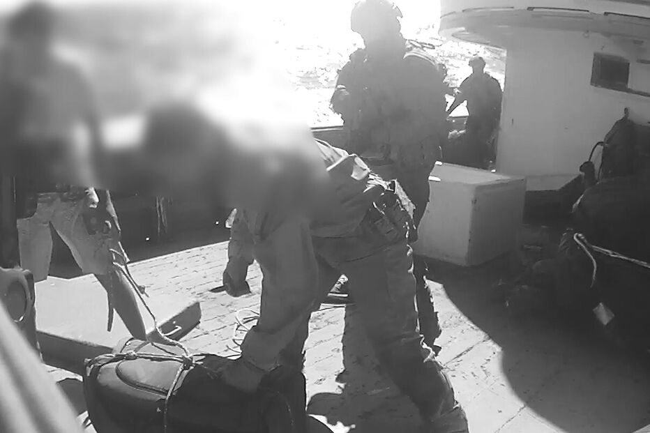 Veja as imagens da operação: Marinha e PJ abordam barcos de pesca com sete toneladas de cocaína 