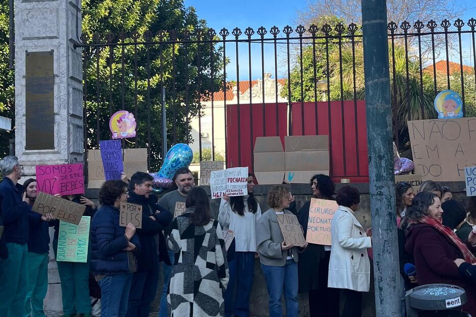 Manifestação contra encerramento da Neonatologia no Hospital Dona Estefânia