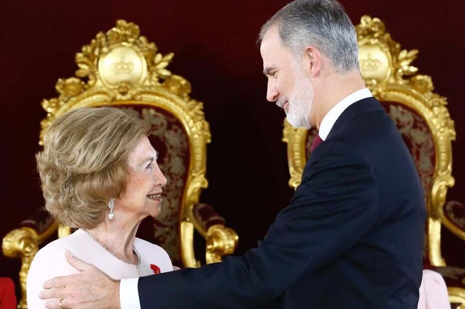 Felipe VI homenageia a mãe, a Rainha Sofia, num evento oficial