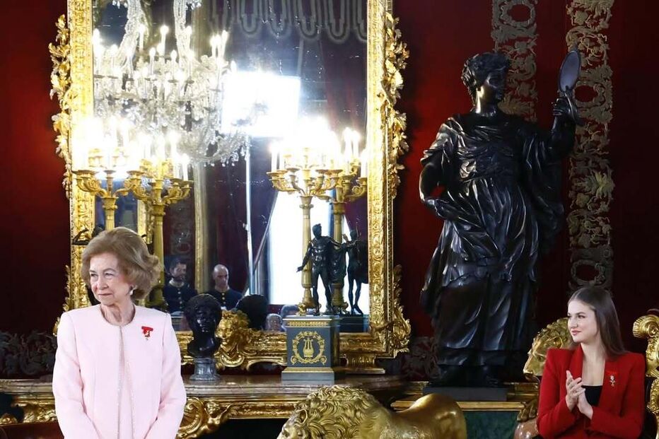 Felipe VI homenageia a mãe, Sofia, num evento no Palácio Real