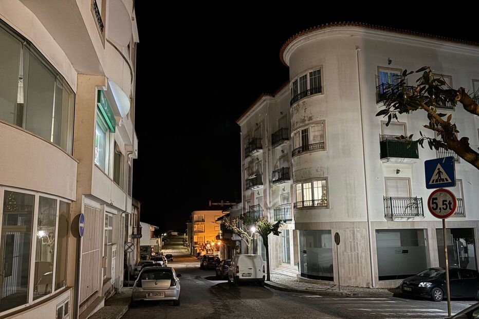 Família intoxicada por lareira em Turquel recebe assistência do INEM e bombeiros