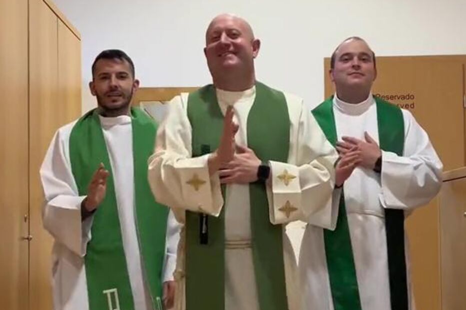 Padre português faz sucesso no México com danças virais.
