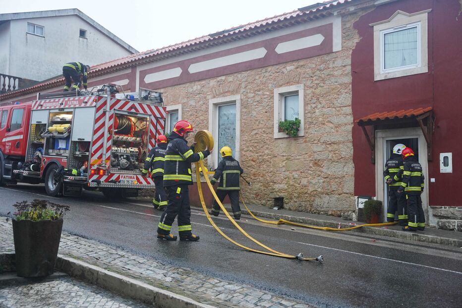 Bombeiros de Fátima em operação de combate a incêndio
