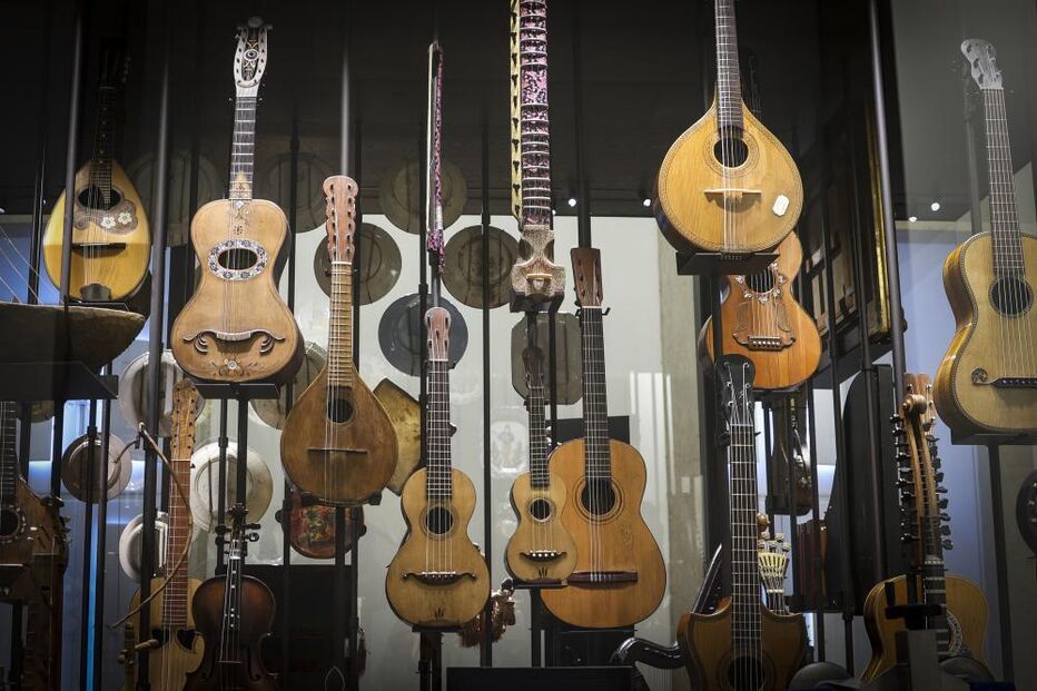 Exposição de instrumentos de corda antigos