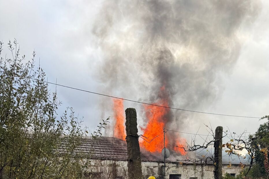 Casa em Penafiel é consumida por incêndio; família desalojada