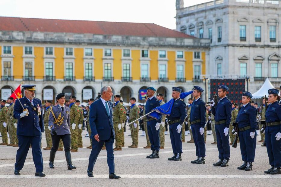 25 Novembro: Parada militar polémica marcou arranque das comemorações dos 50 anos