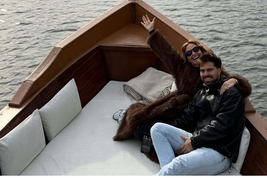 Cristina Ferreira relaxa no Douro com um amigo durante um passeio de barco