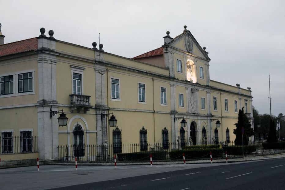 Aluno do Colégio Militar agredido por colegas junto à camarata