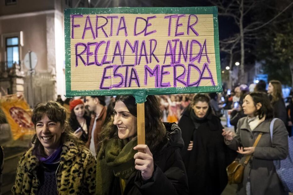 Centenas de pessoas marcham em Lisboa pela saúde e segurança das mulheres