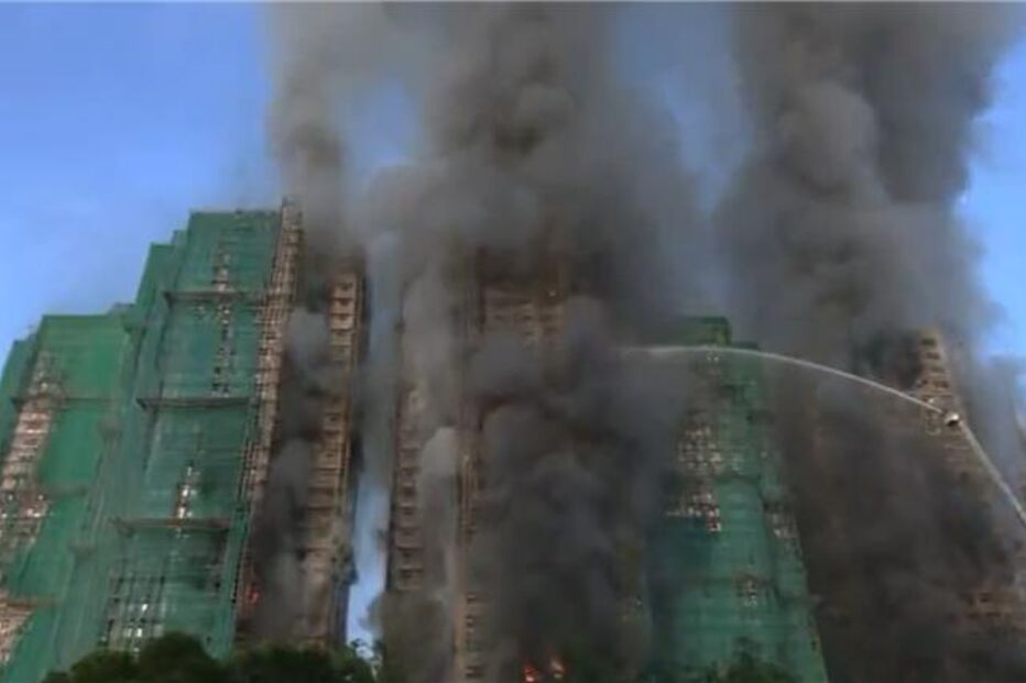 Incêndio em Hong Kong faz vítimas mortais num prédio