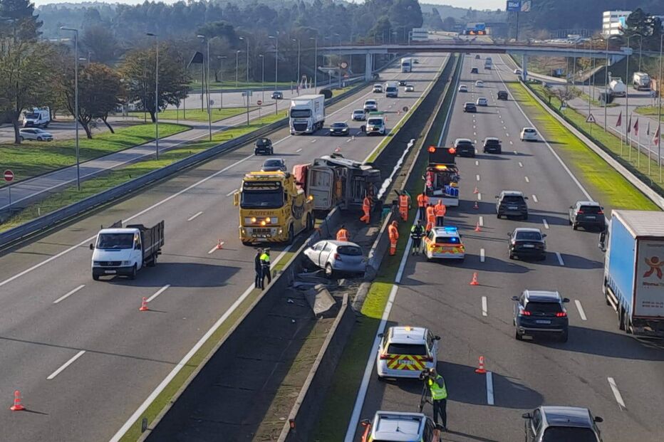 Colisão na A3: dois feridos após acidente entre carro e camião