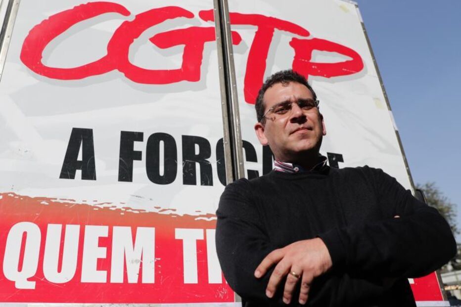 Protesto da Frente Comum contra orçamento em frente à Assembleia da República.
