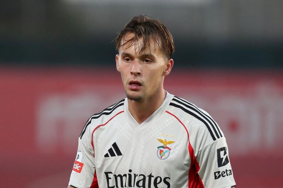 Dedic joga pelo Benfica após falecimento da avó e recebe apoio no jogo com o Ajax