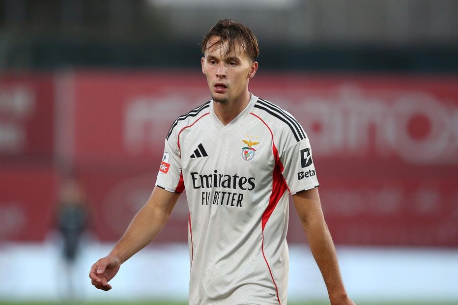 Dedic joga pelo Benfica após falecimento da avó e recebe apoio no jogo com o Ajax