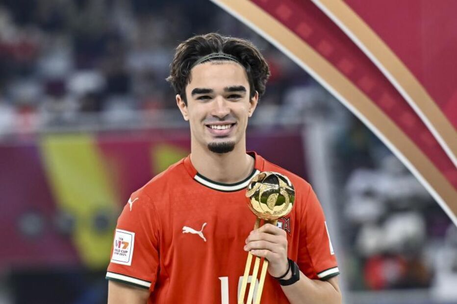 Mateus Mide eleito o melhor jogador do Mundial de Sub-17