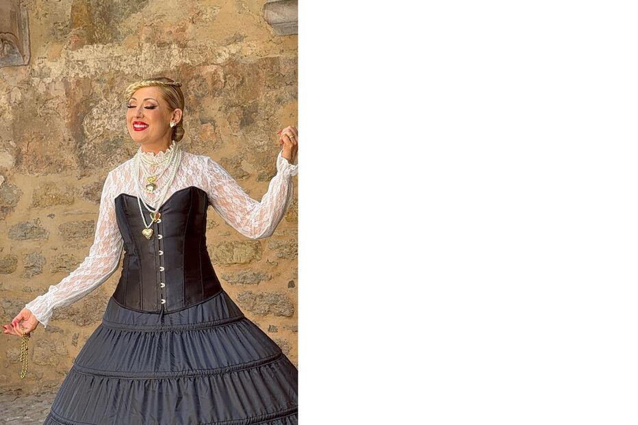 Rebeca foto promo 2.jpg