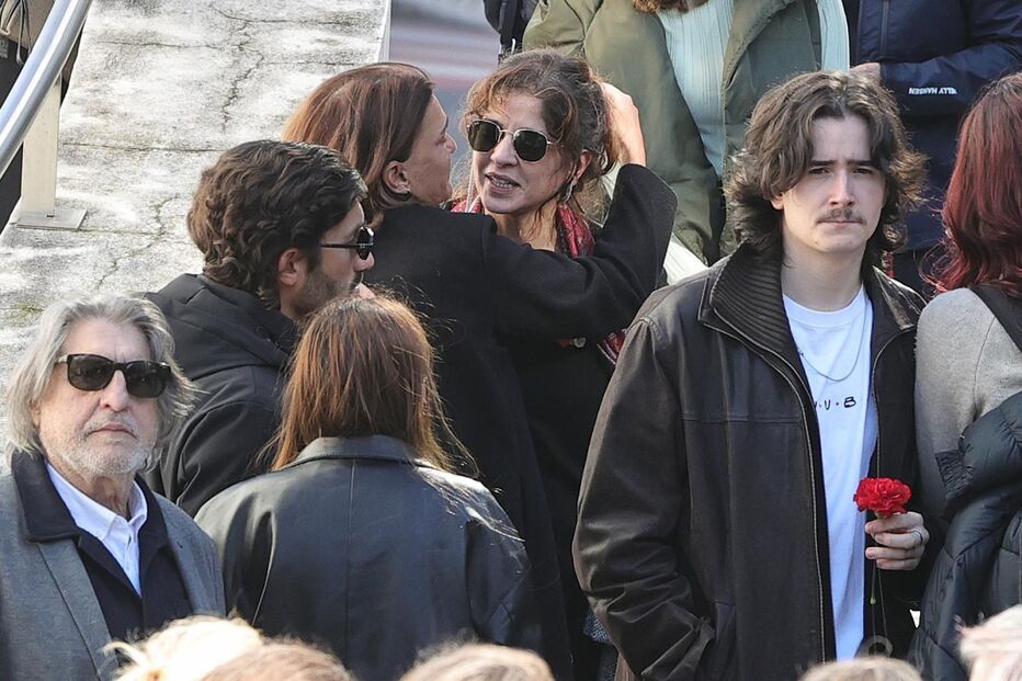 Amigos e familiares no adeus a Almeno Gonçalves, ator falecido aos 66 anos