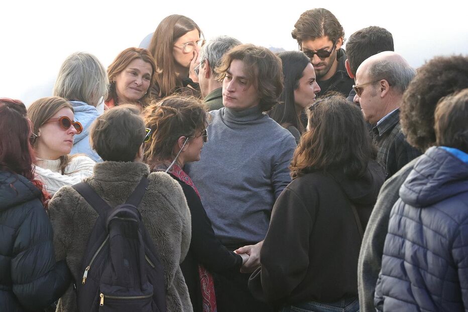 Amigos e familiares despedem-se de Almeno Gonçalves