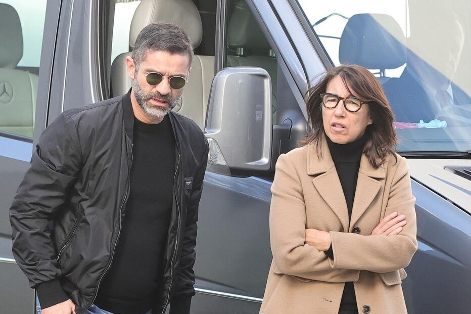 Amigos e familiares despedem-se de Almeno Gonçalves, ator que faleceu aos 66 anos