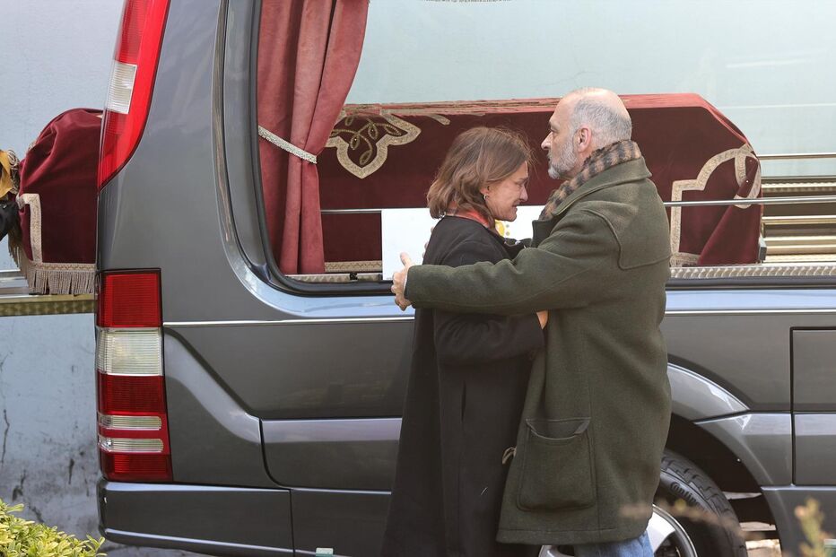Amigos em choque no funeral de Almeno Gonçalves, ator falecido aos 66 anos