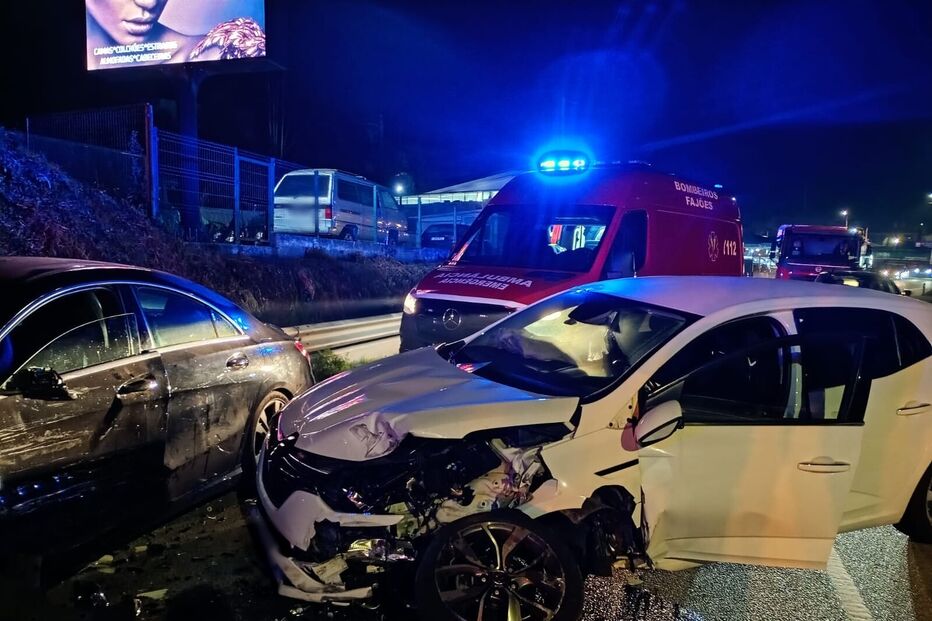 Colisão entre dois carros em Oliveira de Azeméis