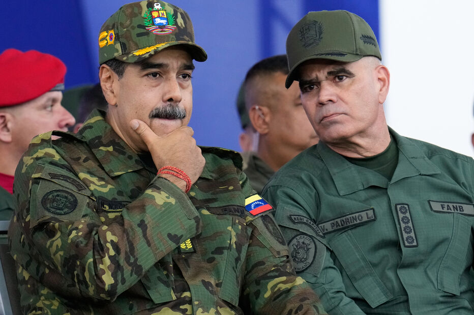 Presidente venezuelano, Nicolás Maduro com o ministro da Defesa, Vladimir Padrino López