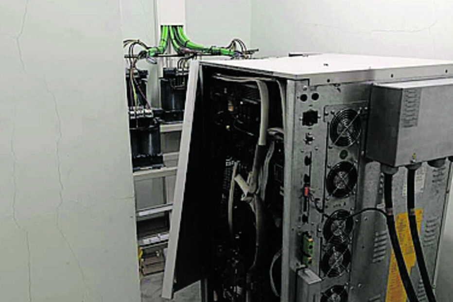 Fogo começou numa unidade de alimentação elétrica