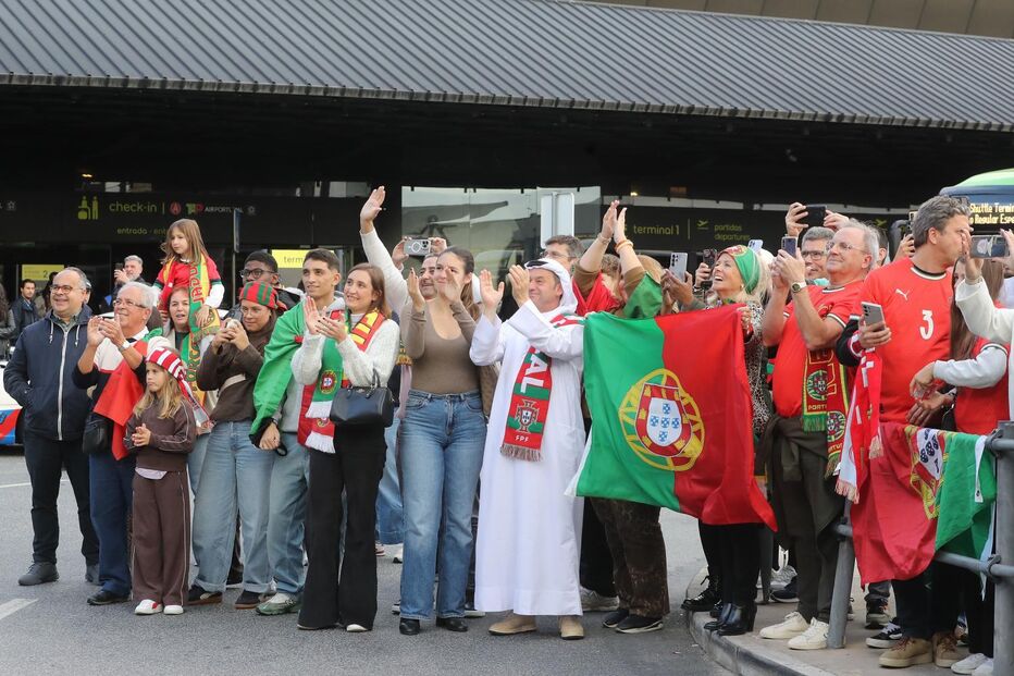 Familiares dos Jogadores e adeptos deram as boas-vindas aos novos campeões do Mundo