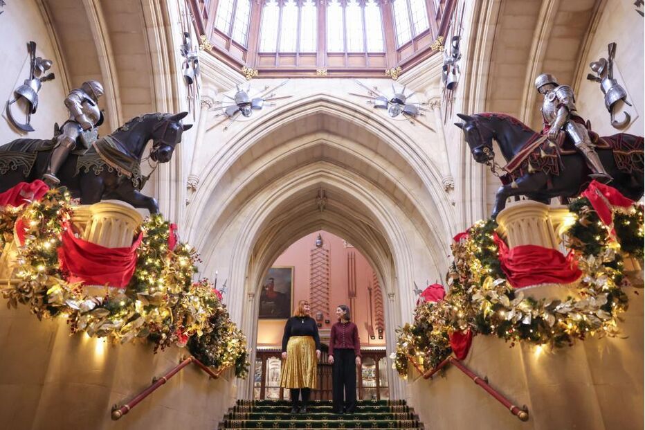 Decorações de Natal no Castelo de Windsor para celebrações da família real