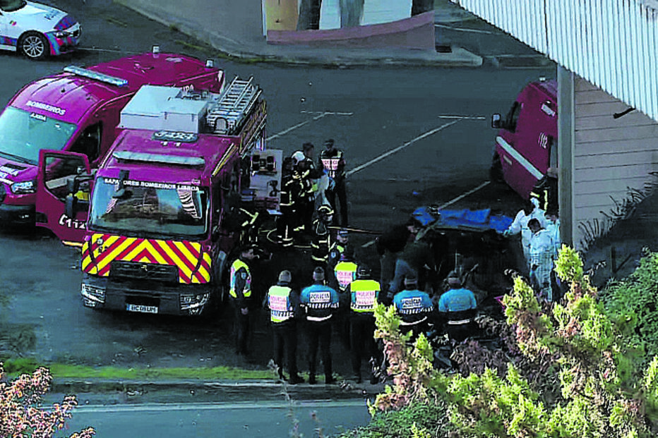 Peritos fizeram diligências logo no local do acidente