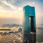 Dubai inaugura hotel com arranha-céu e vista para a cidade