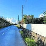 Homem foi colhido e projetado contra o muro de uma casa