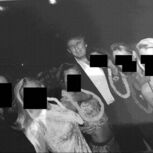 Trump com várias mulheres não identificadas ao lado