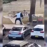 O momento heroico em que cidadão desarma atirador de tiroteio em Sydney