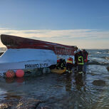 Embarcação naufragou nos rochedos junto da ilha de Ínsua, em frente a Moledo, Caminha